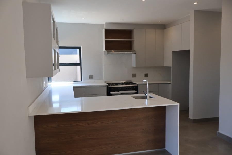 5 Bedroom Property for Sale in Kosmos North West